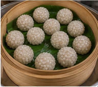 加入配料AI 拟真教学图：真实烹饪过程照片：必须表现“加入配料”。画面应对应动作：加入蔬菜、蘑菇、米粉或其他配料。；加入材料：猪肉、花生；视觉标准：配料颜色变亮但不过熟。