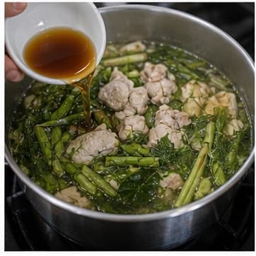 调味AI 拟真教学图:真实烹饪过程照片:必须表现“调味”。画面应对应动作:加入鱼露、糖、酱汁;鱼露和盐类先加 80%。;加入材料:鱼露、棕榈糖;视觉标准:咸鲜和甜味开始融合。