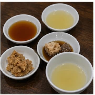 调味预混AI 拟真教学图:真实前期准备照片:必须表现“调味预混”,画面要能对应:鱼露、糖、罗望子或青柠汁不要一次全倒,先按 80% 备好,最后再微调。