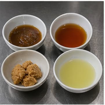 调味预混AI 拟真教学图:真实前期准备照片:必须表现“调味预混”,画面要能对应:鱼露、糖、罗望子或青柠汁不要一次全倒,先按 80% 备好,最后再微调。